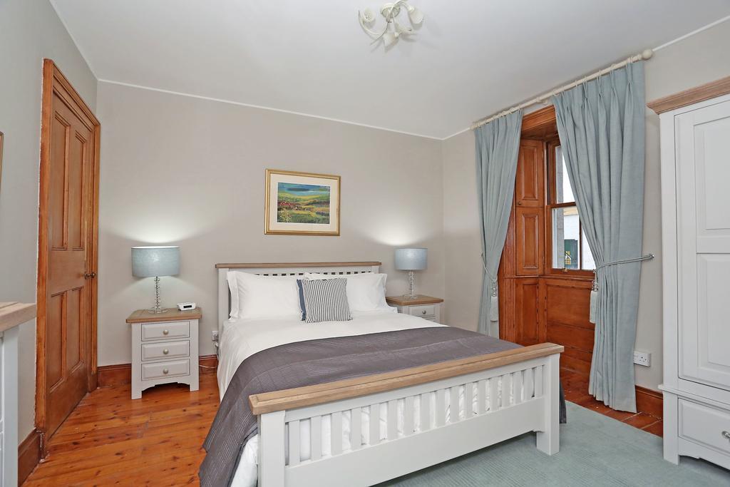 Aberdeen Lighthouse Cottages - Coastal, Dolphins Room photo