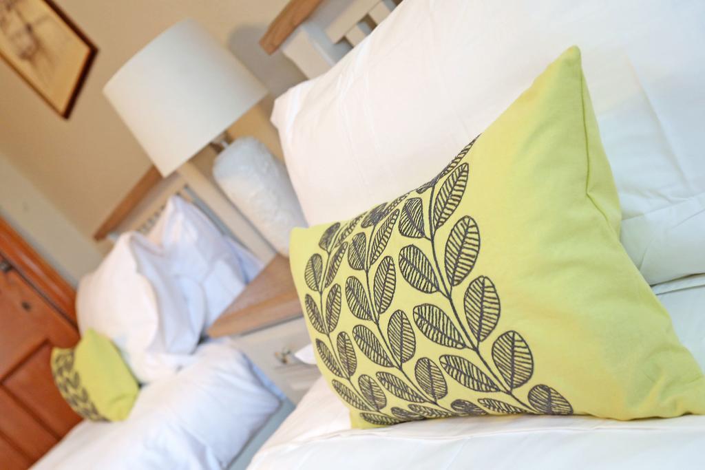 Aberdeen Lighthouse Cottages - Coastal, Dolphins Room photo