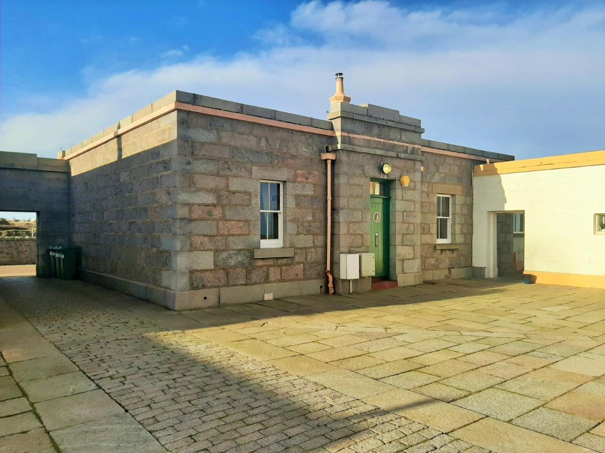 Aberdeen Lighthouse Cottages - Coastal, Dolphins Exterior photo